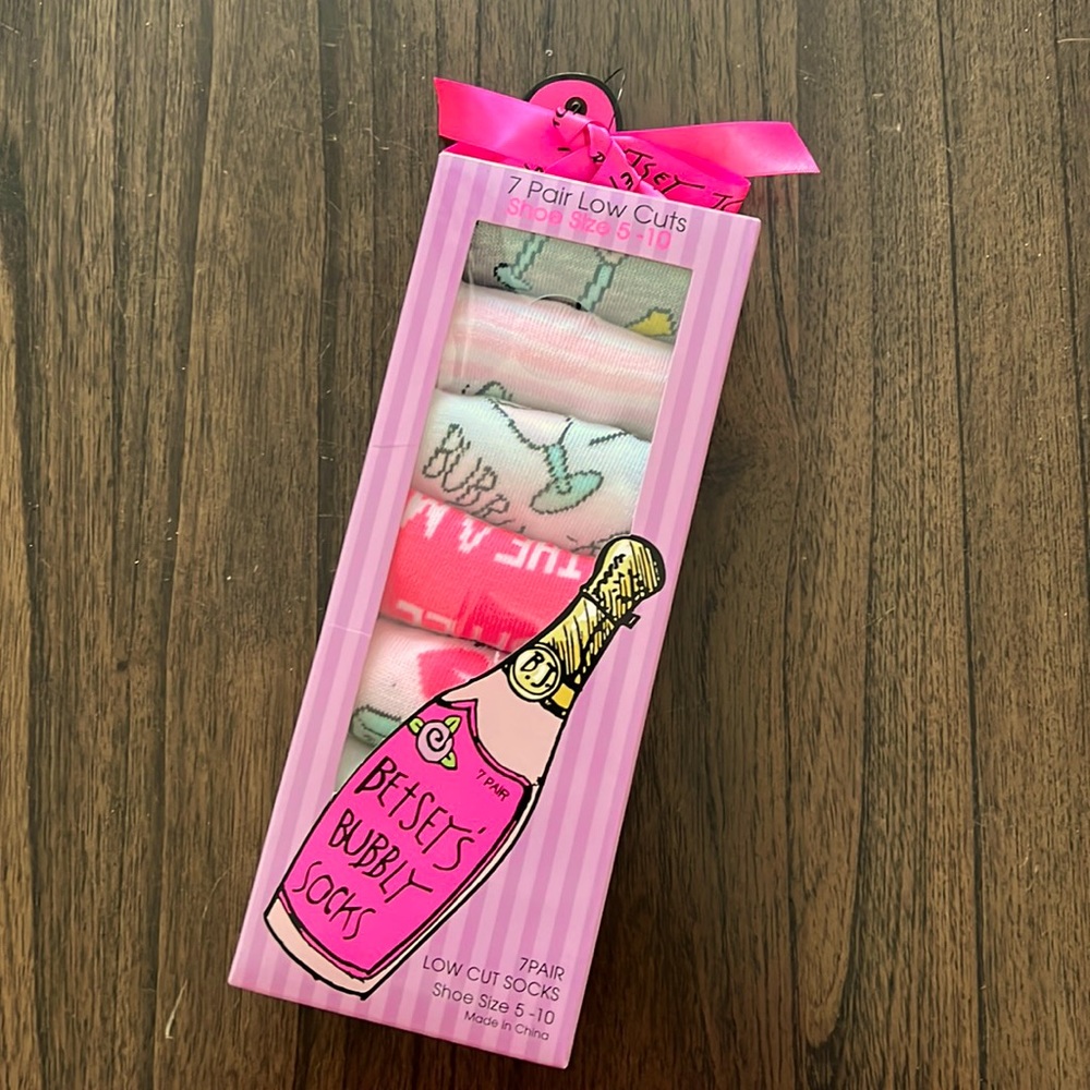 NWT Betsey Johnson Bubbly Socks, 7 pair